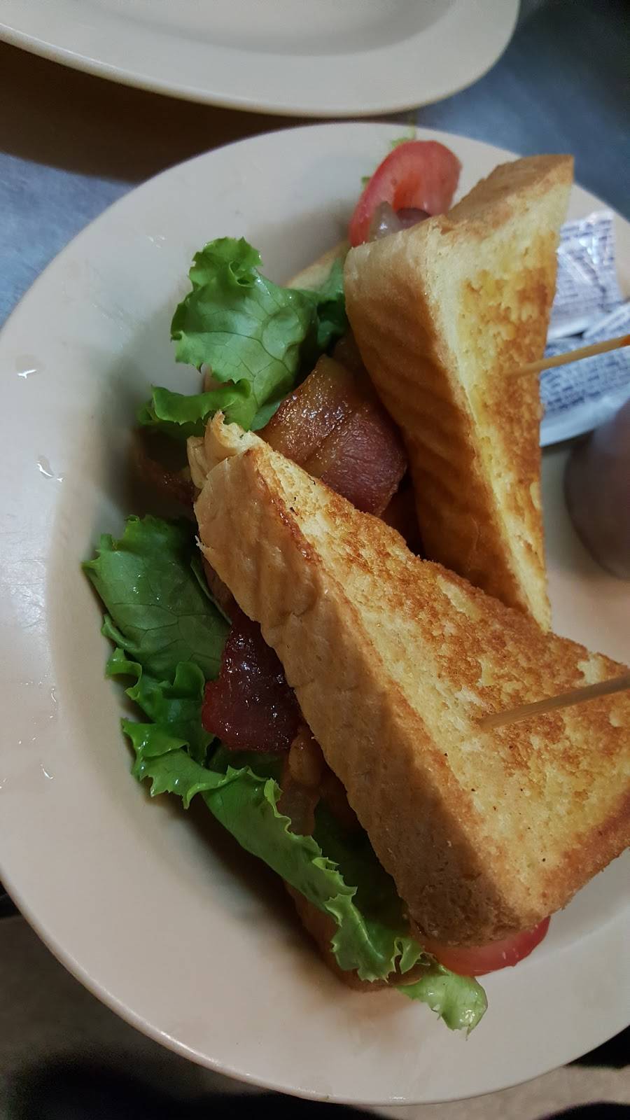 Fillys Roadhouse | restaurant | 1615 N Apache Trail, Apache Junction, AZ 85119, USA | 4806713056 OR +1 480-671-3056