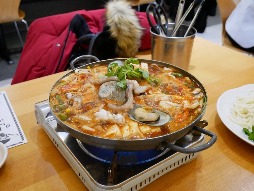 Insadong Restaurant | restaurant | 4941 Dundas St W, Etobicoke, ON M9A 1B6, Canada | 4167460777 OR +1 416-746-0777