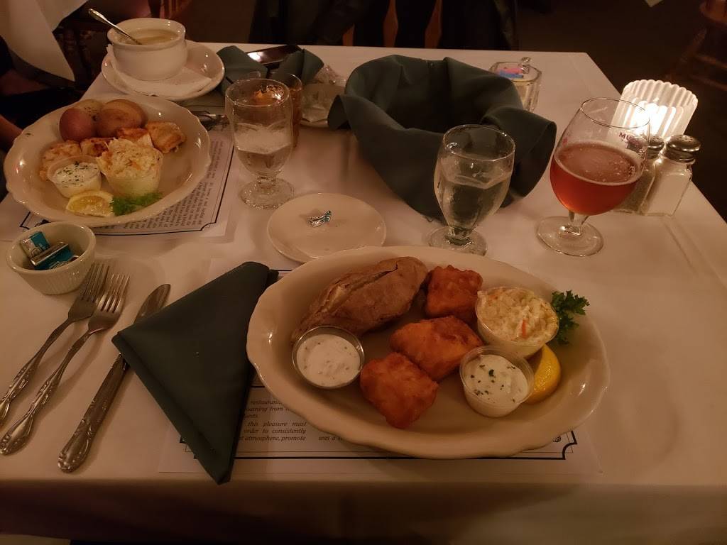 The Range Line Inn | restaurant | 2635 W Mequon Rd, Mequon, WI 53092, USA | 2622420530 OR +1 262-242-0530