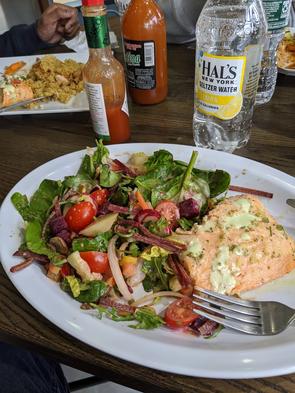 Upscale International Cafe | restaurant | 54-20 Broadway, Woodside, NY 11377, USA | 7183971852 OR +1 718-397-1852