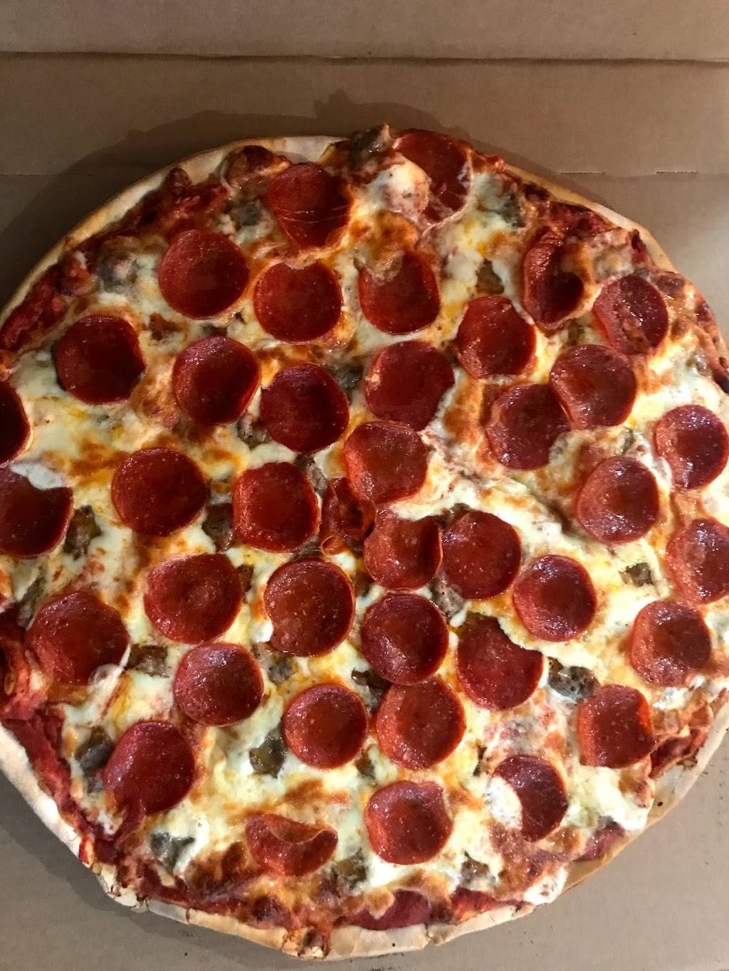 Michaels Pizza | restaurant | 441 S Robert St, St Paul, MN 55107, USA | 6512225252 OR +1 651-222-5252