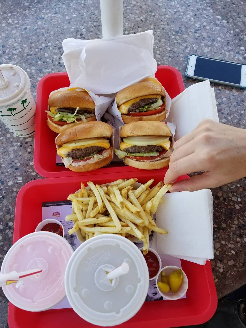 In-N-Out Burger | restaurant | 1260 W Valley Pkwy, Escondido, CA 92029, USA | 8007861000 OR +1 800-786-1000