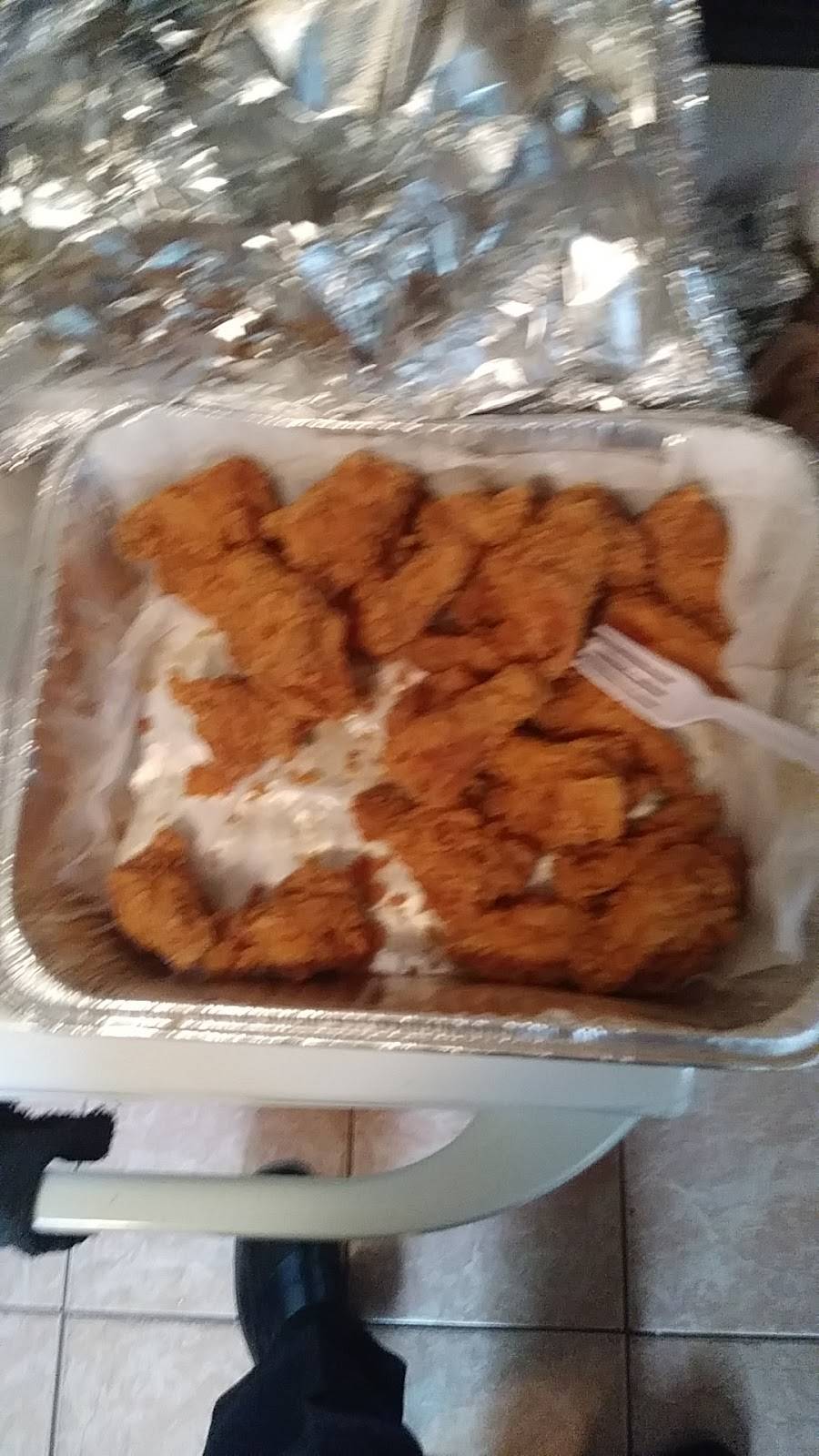 Dixie Chicken LLC | restaurant | 3947 Dixie Hwy, Louisville, KY 40216, USA | 5024482102 OR +1 502-448-2102