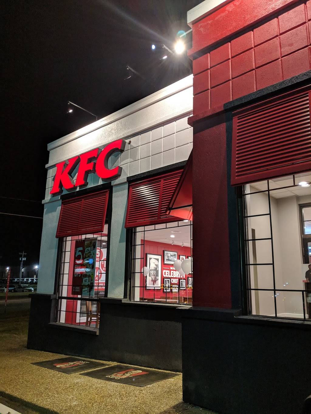 KFC | restaurant | 3211 Topeka Avenue, Topeka, KS 66611, USA | 7852668804 OR +1 785-266-8804