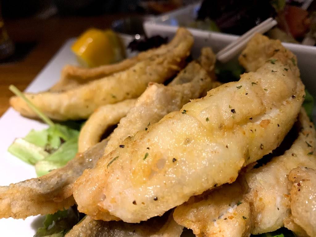 Sandys Riverside Grill | restaurant | 7021 Wyandotte St E, Windsor, ON N8S 1R1, Canada | 5199442659 OR +1 519-944-2659