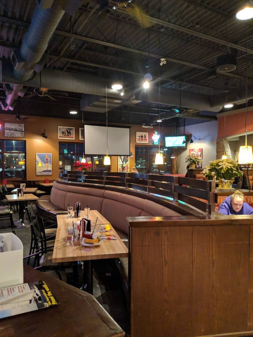 Boston Pizza | restaurant | 3300 Monarch Dr, Orillia, ON L3V 8A2, Canada | 7053290994 OR +1 705-329-0994