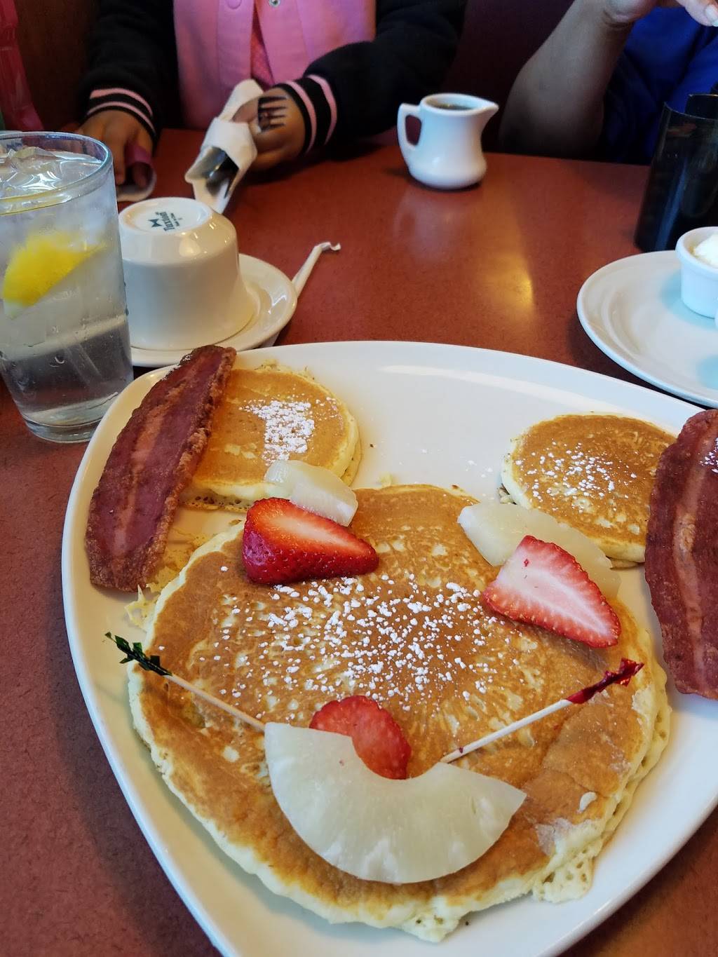 Lumes Pancake House | restaurant | 11601 Western Ave, Chicago, IL 60643, USA | 7732332323 OR +1 773-233-2323