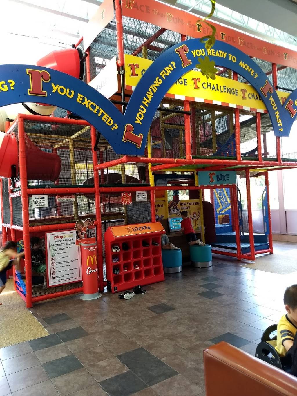 McDonalds | cafe | 90 Main St, Weymouth, MA 02188, USA | 7813312270 OR +1 781-331-2270