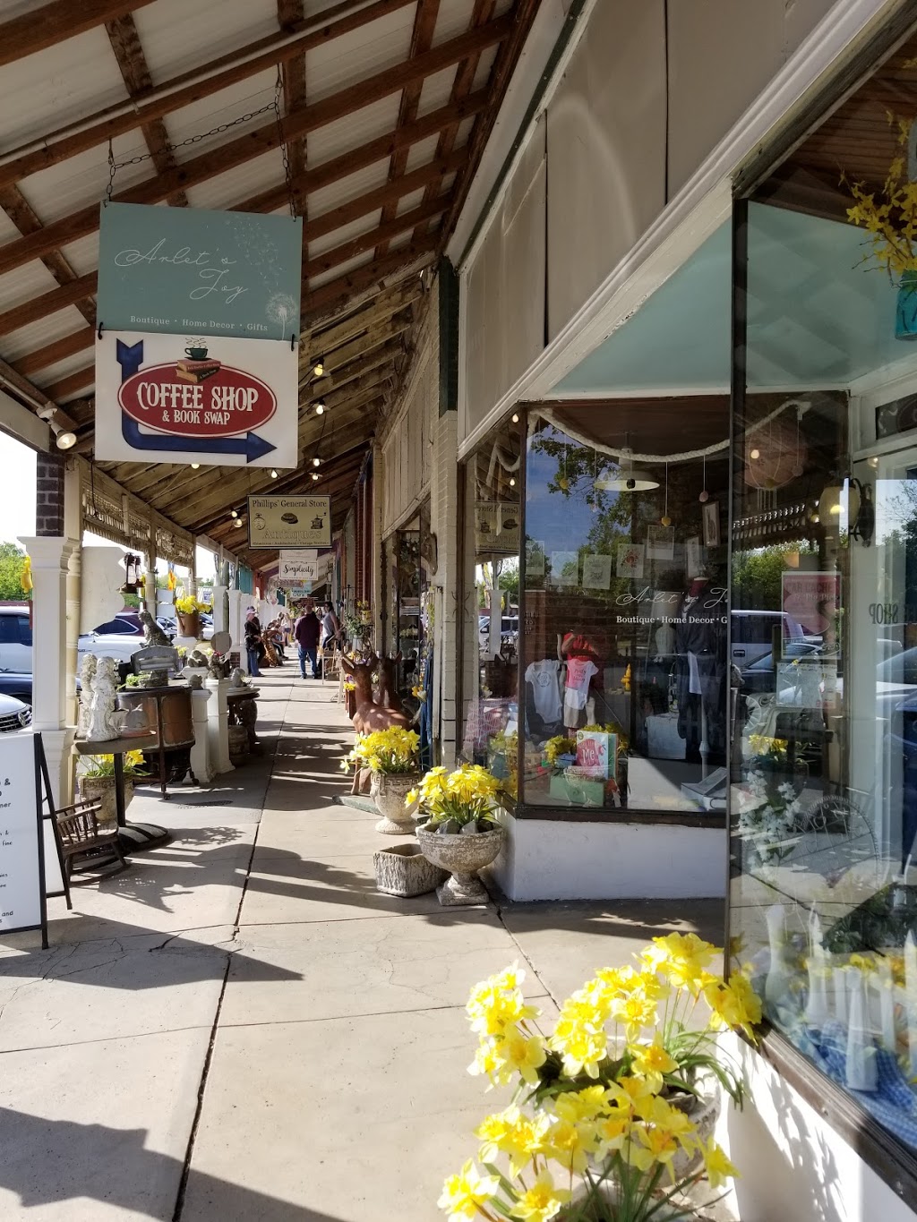 Bell Buckle Cafe | restaurant | 16 Railroad Sq E, TN-269, Bell Buckle, TN 37020, USA | 9313899693 OR +1 931-389-9693