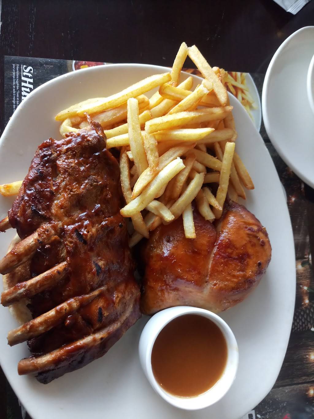 Rôtisserie St-Hubert | restaurant | 1550 Avenue Jules-Verne, Québec, QC G2G 2R5, Canada | 4188771234 OR +1 418-877-1234