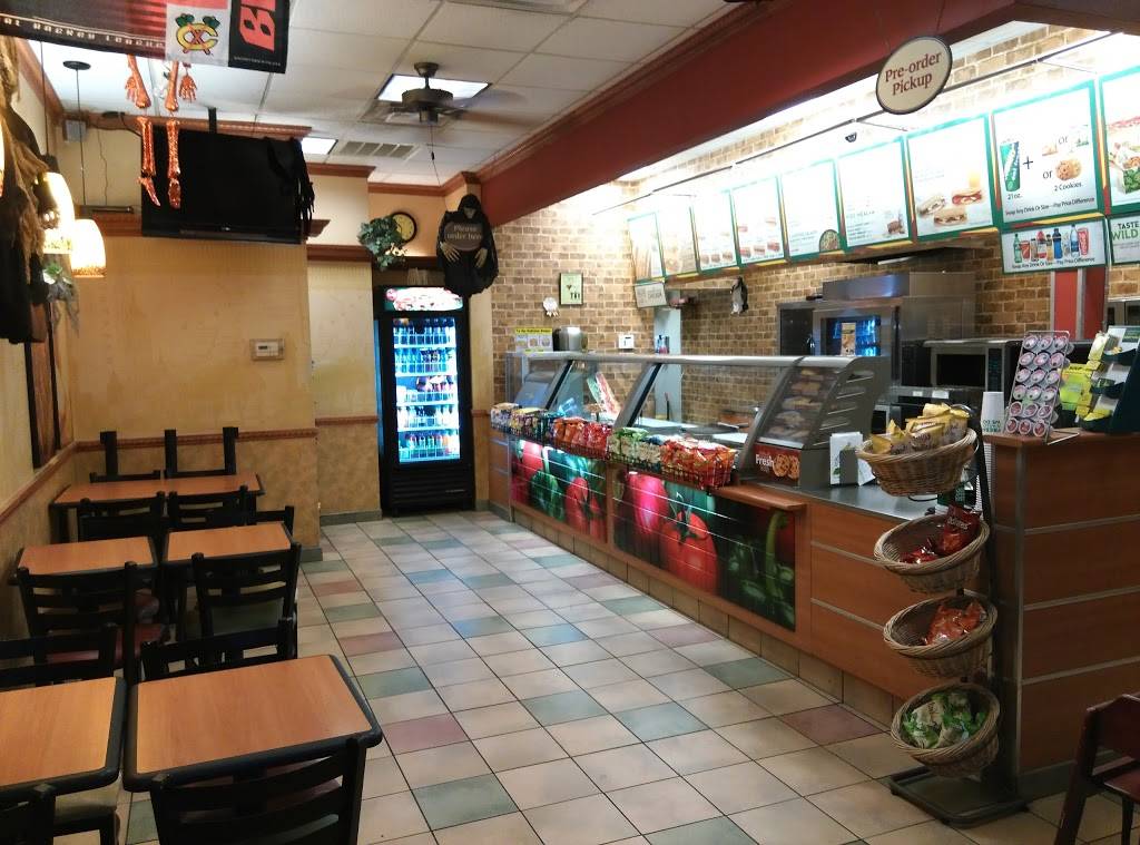 Subway Restaurants | restaurant | 953 W Addison St, Chicago, IL 60657, USA | 7736988766 OR +1 773-698-8766