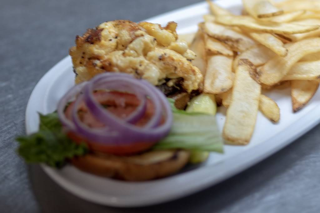 Devinos Sports Bar & Grill | restaurant | 4 Endicott St, Cincinnati, OH 45218, USA | 5139751004 OR +1 513-975-1004