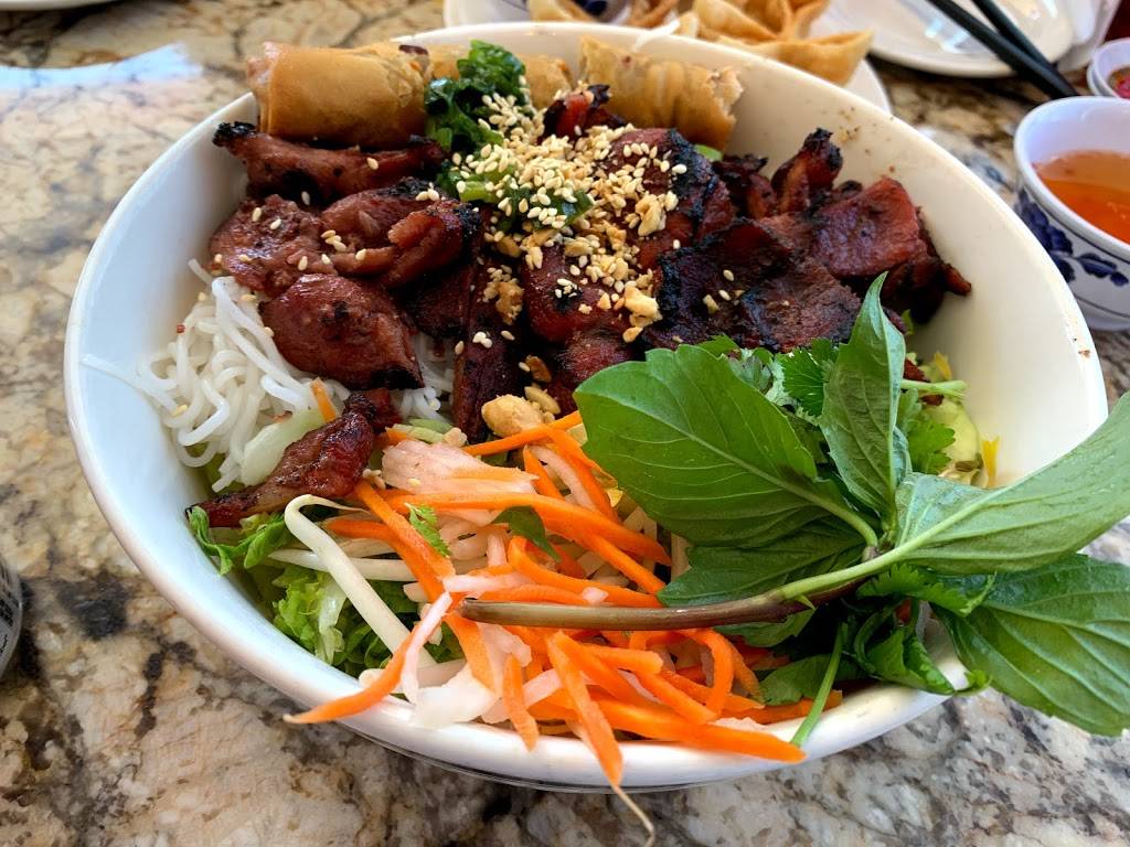Top Pho | restaurant | 11697 E Colfax Ave, Aurora, CO 80010, USA | 3033410566 OR +1 303-341-0566