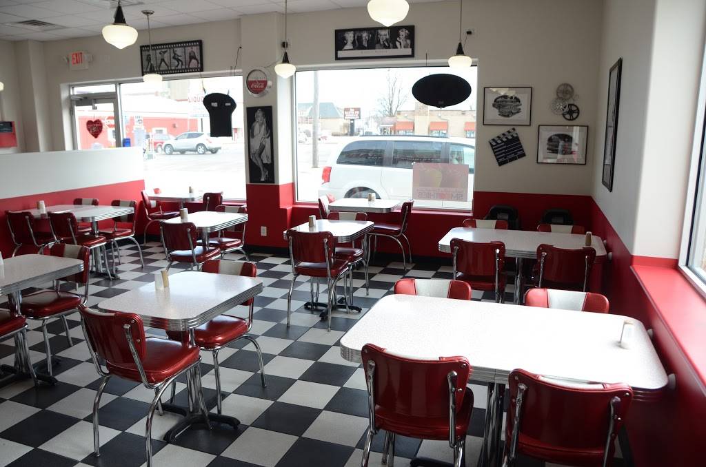 Brendas Frozen Custard | restaurant | 205 Wells St, Sandwich, IL 60548, USA | 8155702236 OR +1 815-570-2236