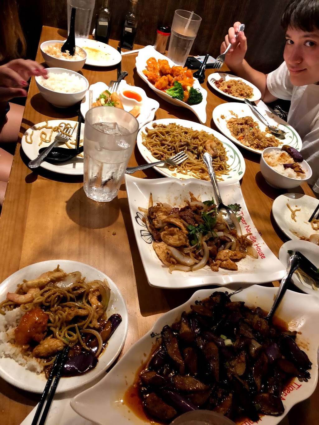 Tiger Noodle House | restaurant | 2424 Rice Boulevard suite A, Houston, TX 77005, USA | 2819744507 OR +1 281-974-4507