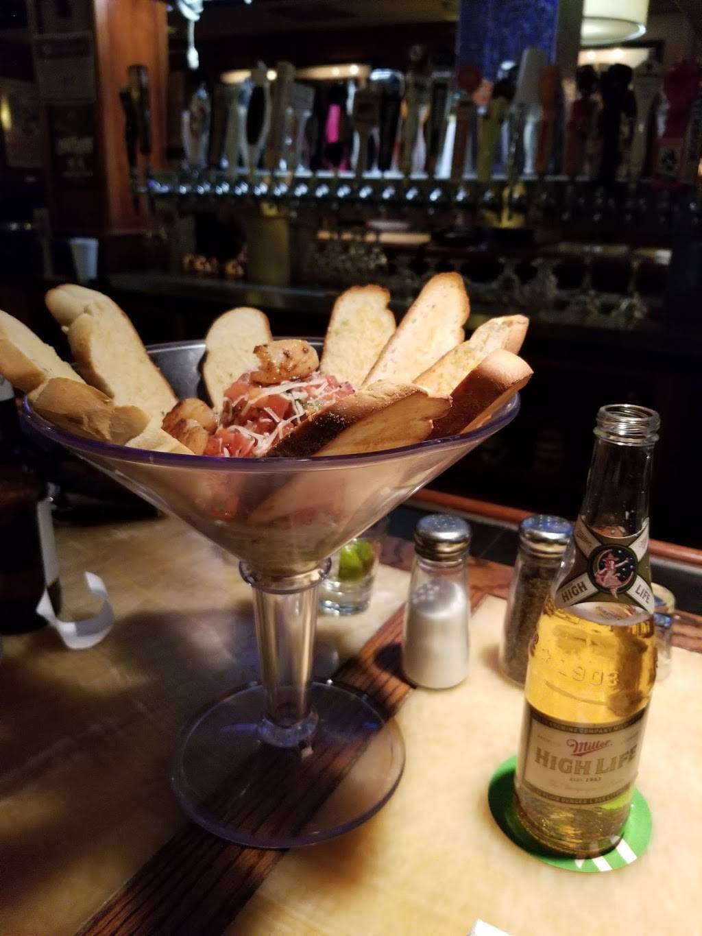 Bar Louie - Skokie Holiday Inn North Shore | night club | 5300 W Touhy Ave, Skokie, IL 60077, USA | 8477633056 OR +1 847-763-3056