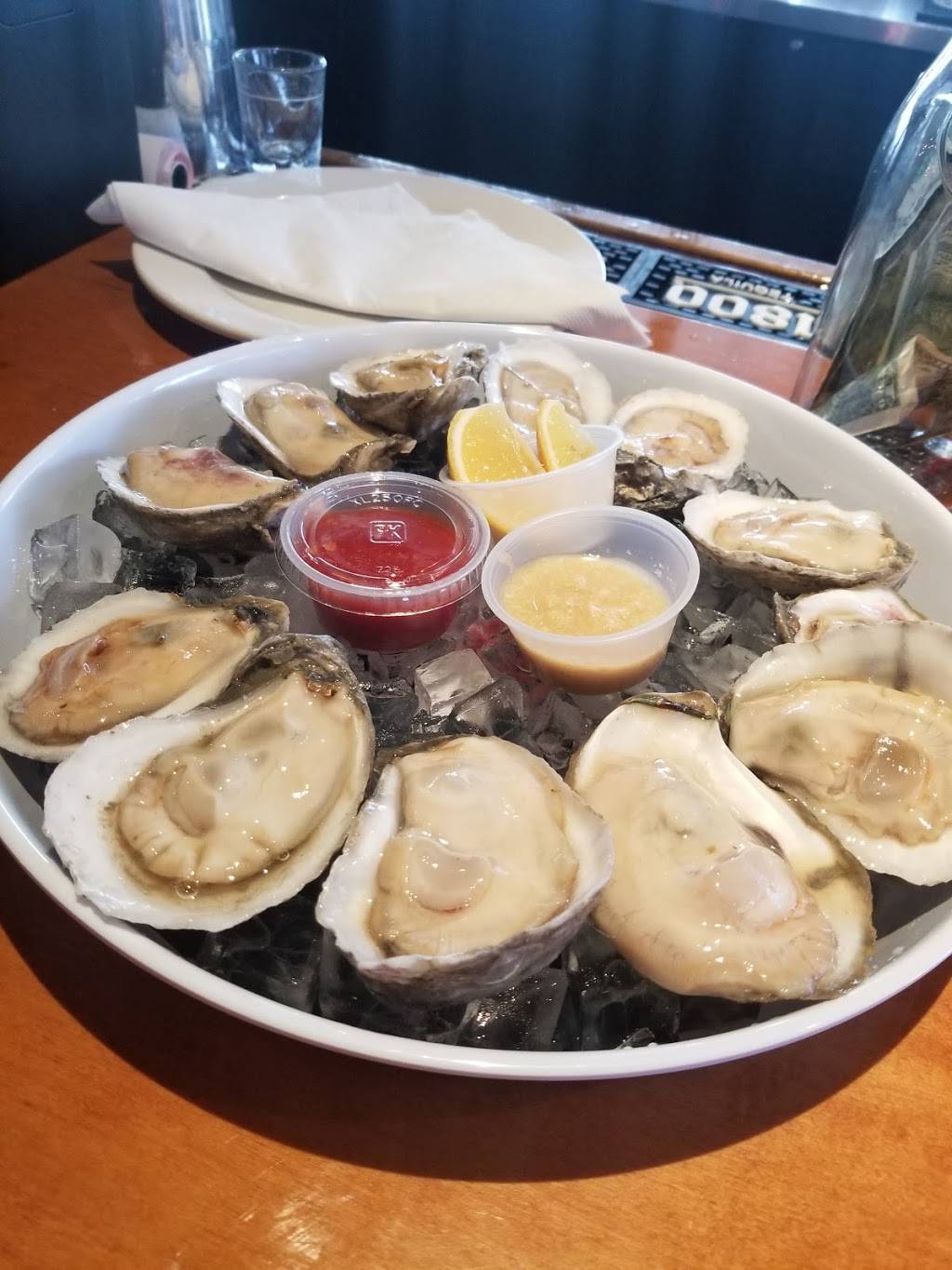 ONeals Sportsbar & Grill On the Water | restaurant | 2651 TX-146BUS, Baytown, TX 77520, USA | 2818376700 OR +1 281-837-6700