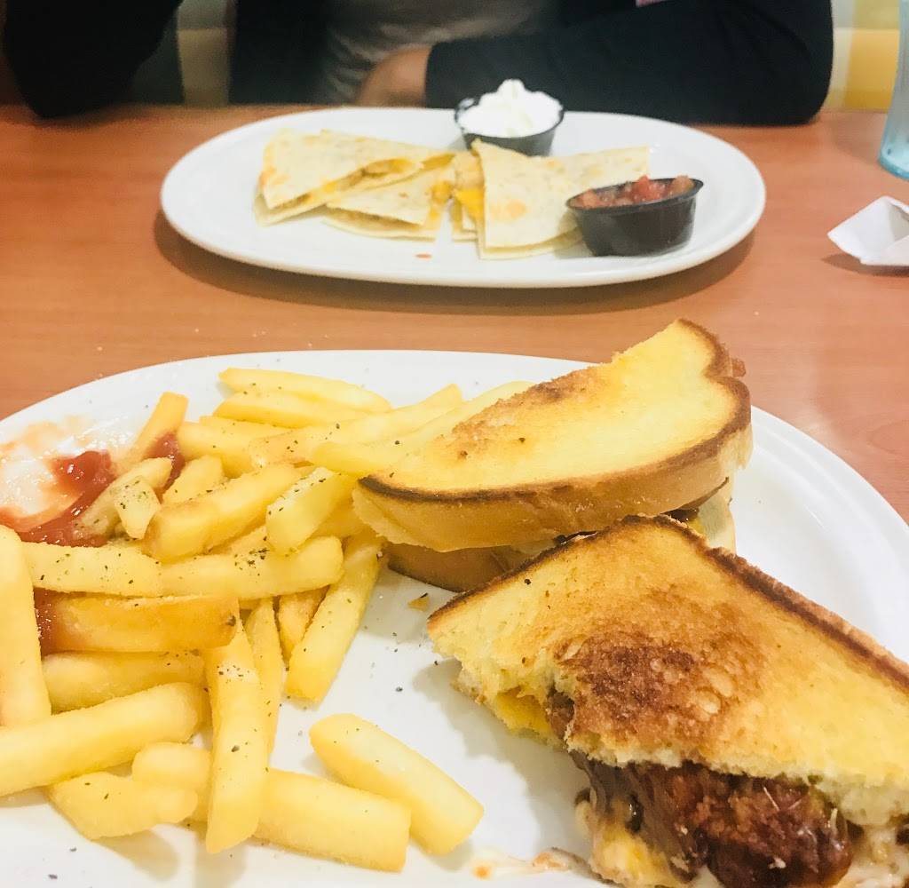 Friendlys | restaurant | 9165 Ridge Ave, Philadelphia, PA 19128, USA | 2154872233 OR +1 215-487-2233