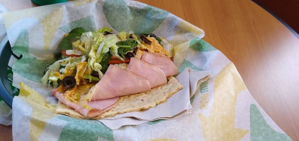 Subway | meal takeaway | 13401 Blue Heron Beach Dr, Orlando, FL 32821, USA | 4074873062 OR +1 407-487-3062