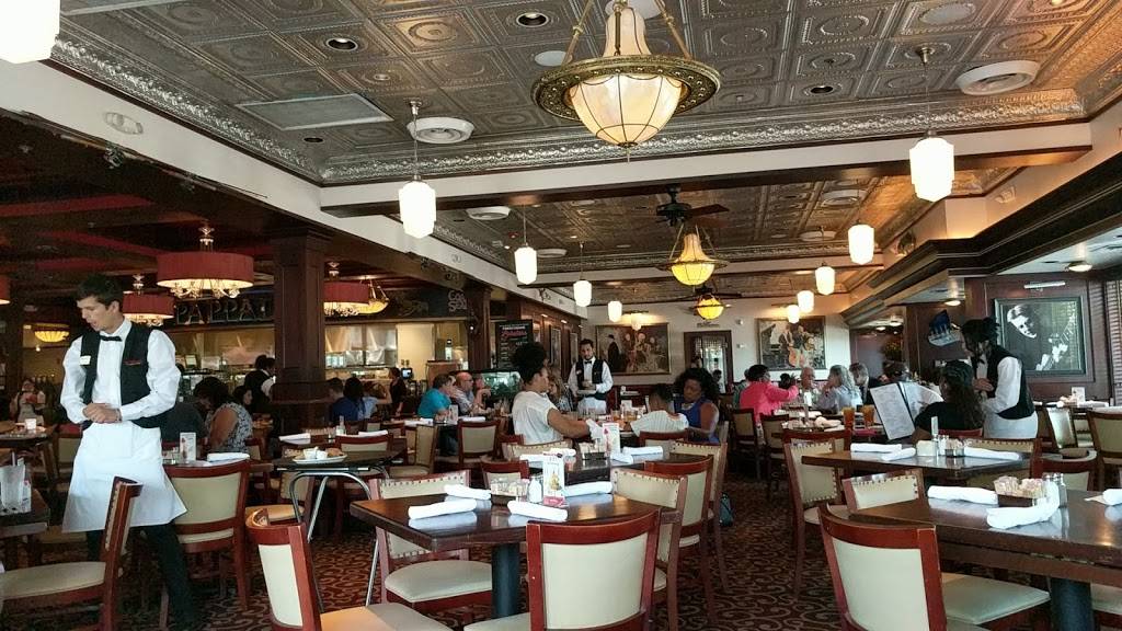 Pappadeaux Seafood Kitchen | restaurant | 12420 East Fwy, Houston, TX 77015, USA | 7138604001 OR +1 713-860-4001