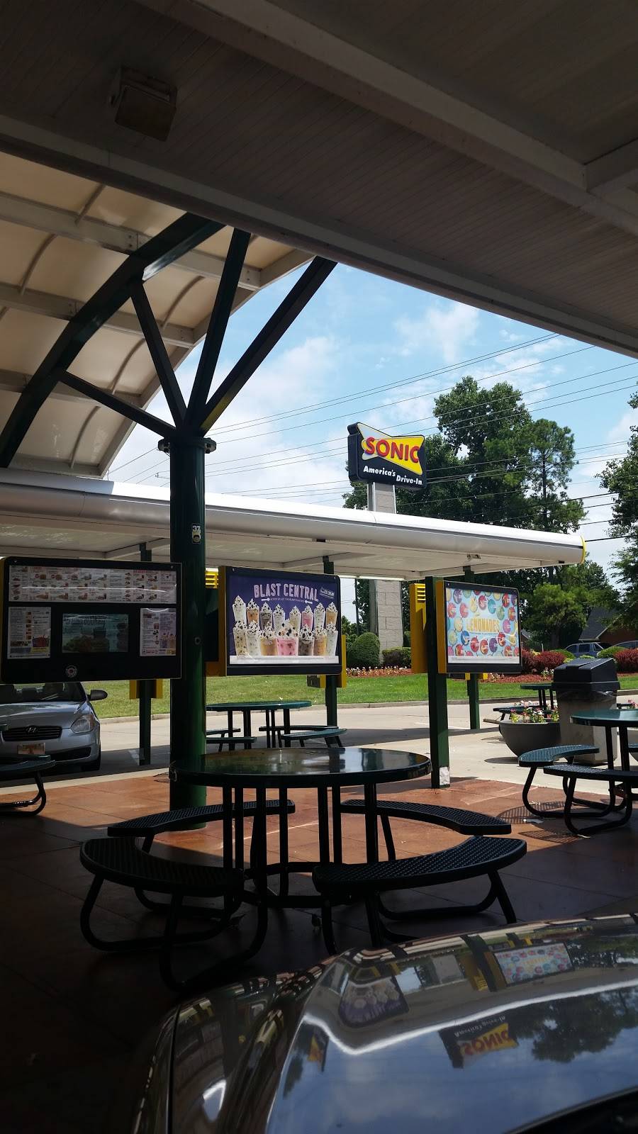 Sonic Drive-In | restaurant | 2630 S Church St, Murfreesboro, TN 37128, USA | 6152176041 OR +1 615-217-6041