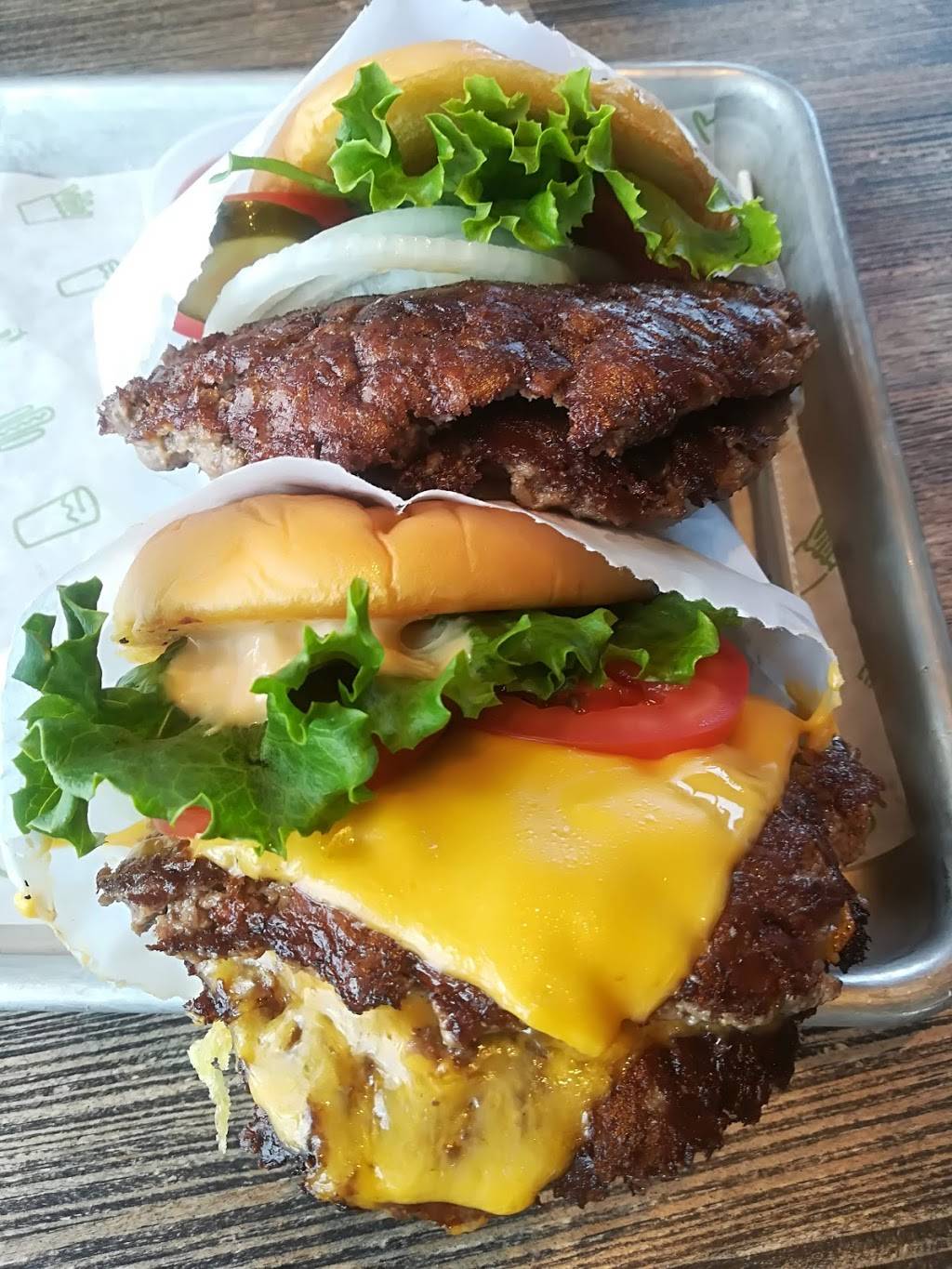 Shake Shack | restaurant | 2400 Fashion Center Blvd, Christiana, DE 19702, USA | 3025977417 OR +1 302-597-7417