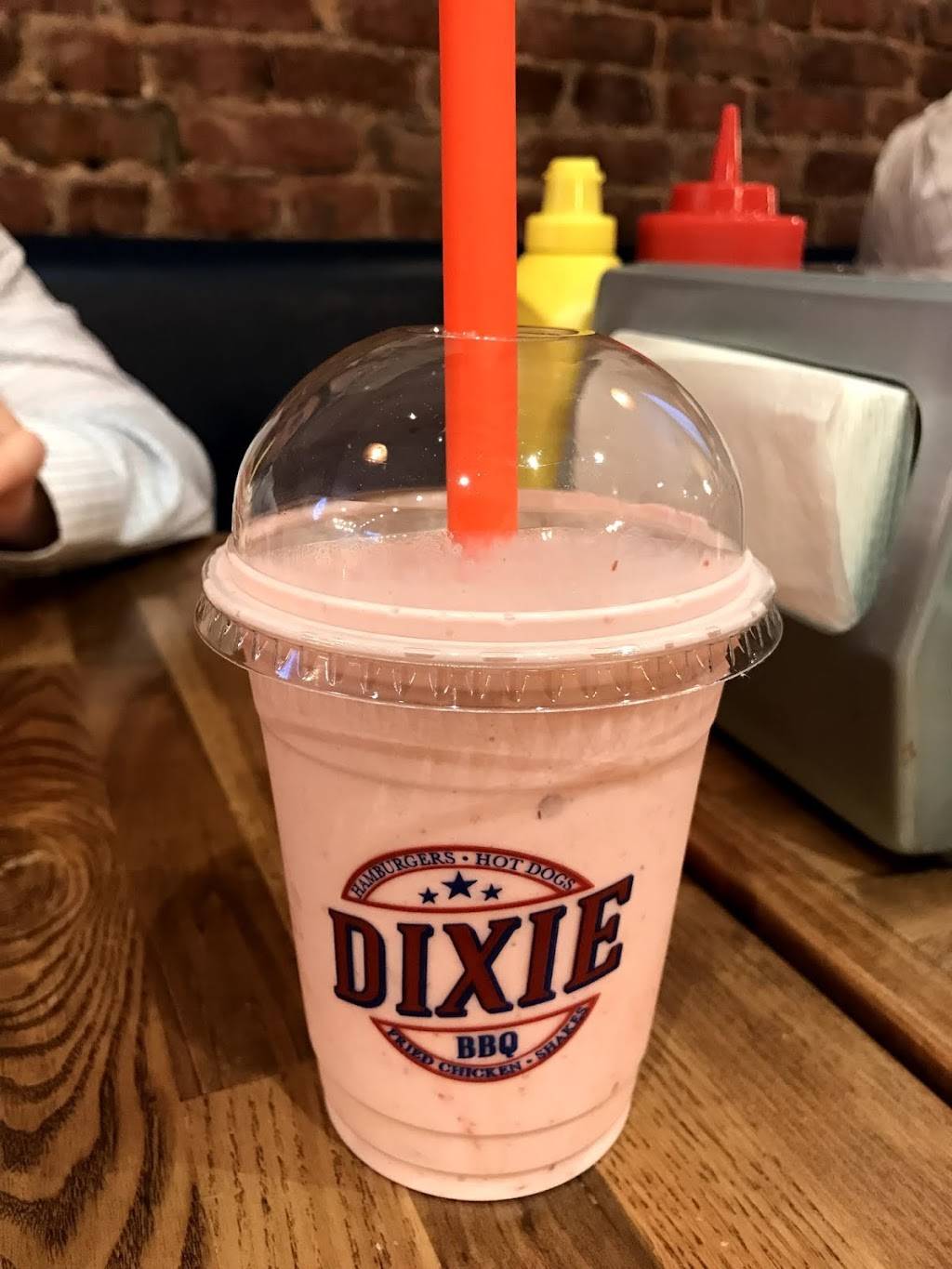 Dixie BBQ | restaurant | 1316 Avenue J, Brooklyn, NY 11230, USA | 3475871068 OR +1 347-587-1068