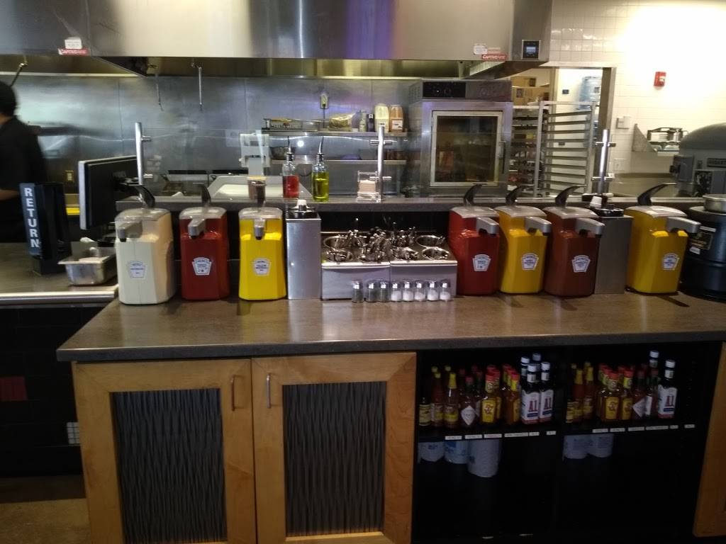 Fuddruckers | restaurant | 415 W Slaughter Ln, Austin, TX 78748, USA | 5125907540 OR +1 512-590-7540