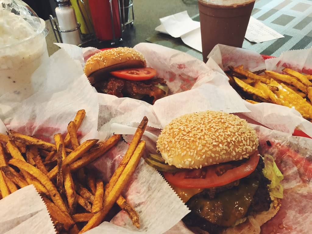 Zacks Burgers and Shakes | restaurant | 520 High Rd, Berlin, CT 06037, USA | 8603572089 OR +1 860-357-2089