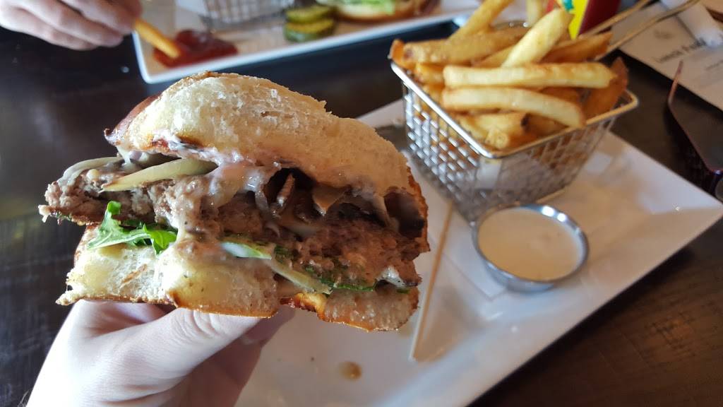 Burgerhaus - Schererville | restaurant | 813 W Lincoln Hwy suite b, Schererville, IN 46375, USA | 2192278442 OR +1 219-227-8442