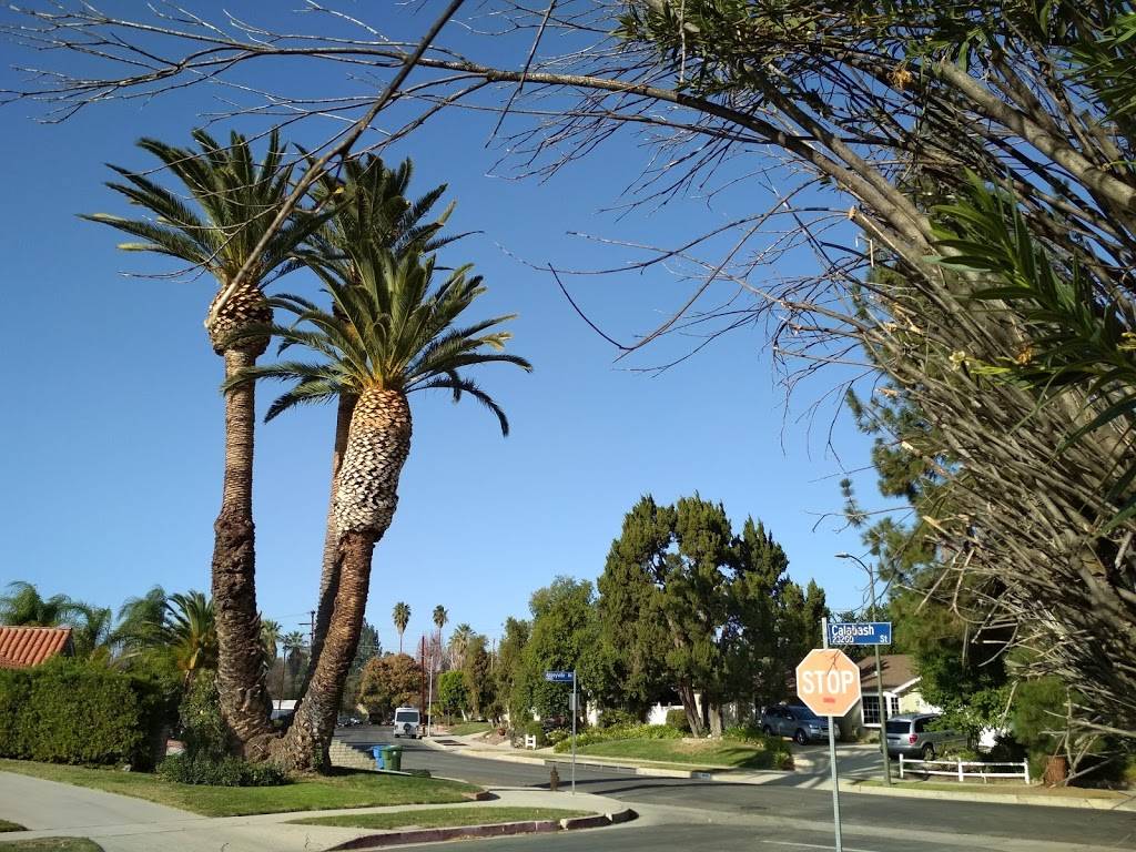 El Camino Shopping Center | shopping mall | 23335 Mulholland Dr, Woodland Hills, CA 91364, USA | 2135532200 OR +1 213-553-2200