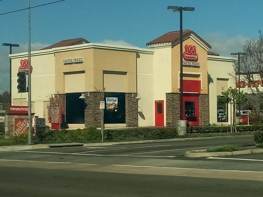 Wienerschnitzel | restaurant | 32080 Temecula Pkwy, Temecula, CA 92592, USA | 9513032200 OR +1 951-303-2200