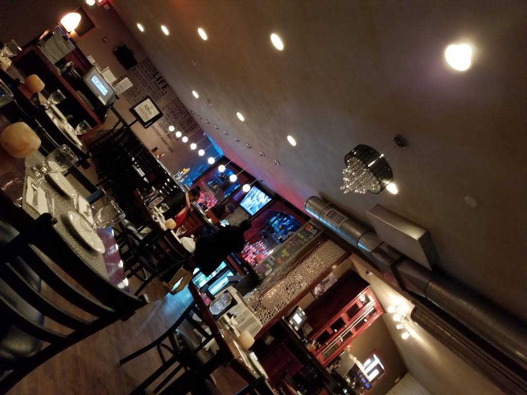 10 Rocks Tapas Bar & Restaurant | restaurant | 1091 Main St, Pawtucket, RI 02860, USA | 4017280800 OR +1 401-728-0800