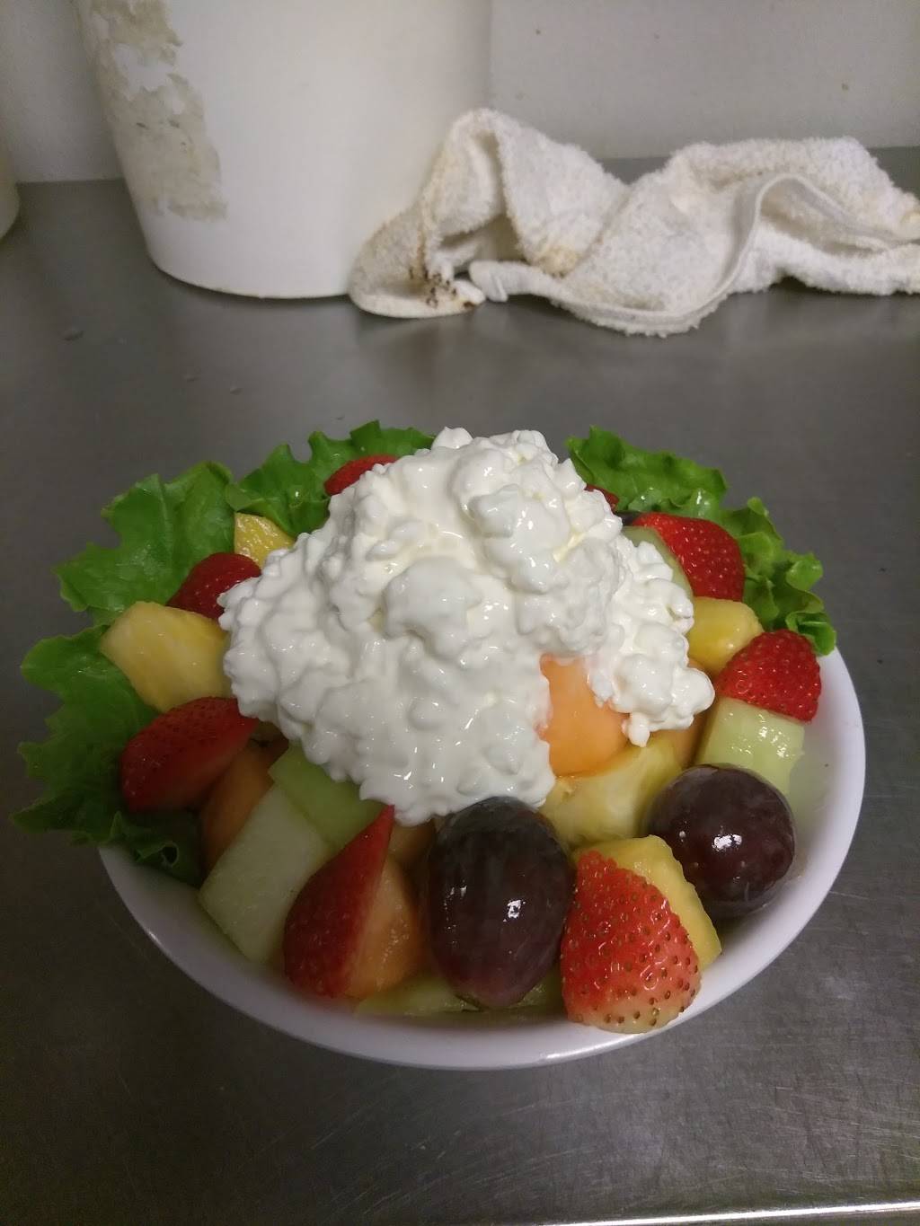 Suzy Qs Hometown Diner | restaurant | 225 Chimney Corner Ln #1001 ON in Greenwich Medical Complex, Military Trail, Jupiter, FL 33458, USA | 5618223744 OR +1 561-822-3744