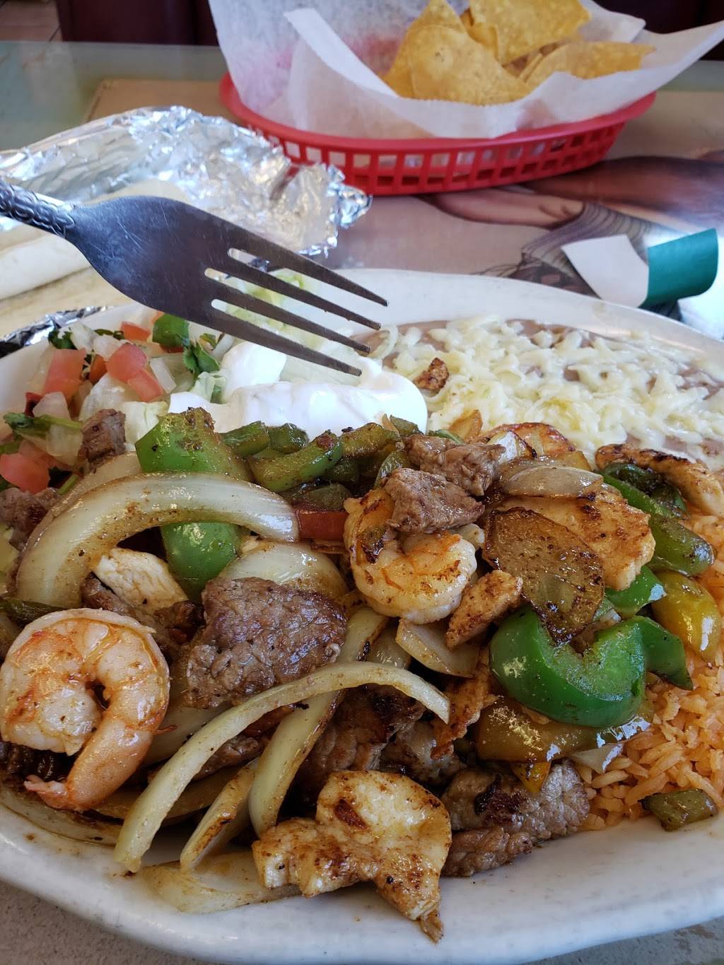 Las Flores | restaurant | 125 E High St, Rockwell City, IA 50579, USA | 7122975008 OR +1 712-297-5008