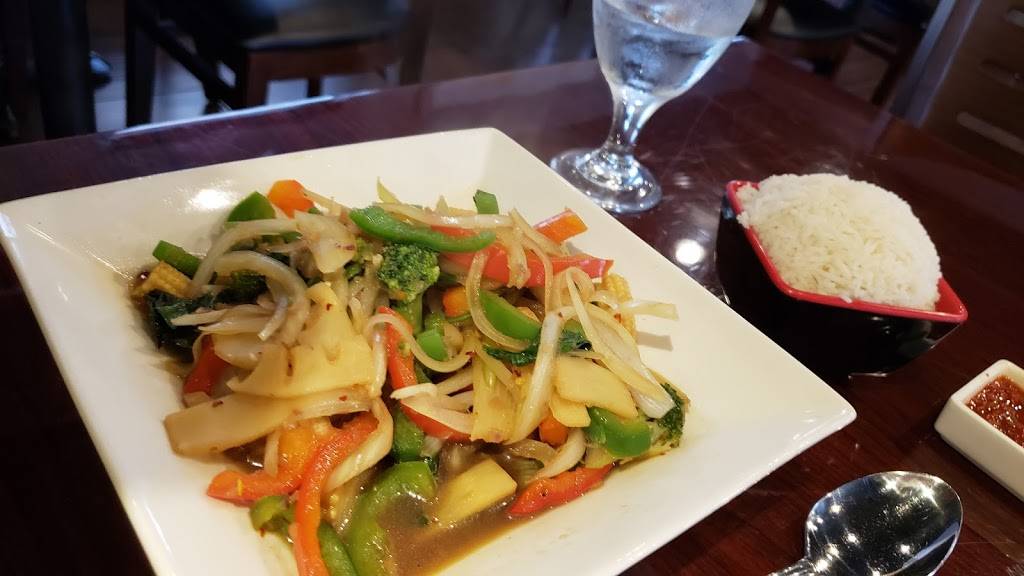 Thai Basil | restaurant | 983 W Ann Arbor Trail, Plymouth, MI 48170, USA | 7346673357 OR +1 734-667-3357