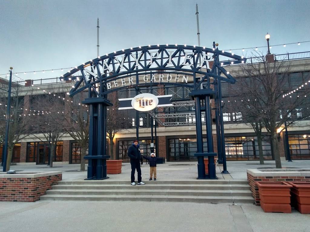 Miller Lite Beer Garden Grove | restaurant | Chicago, IL 60611, USA | 3124511692 OR +1 312-451-1692