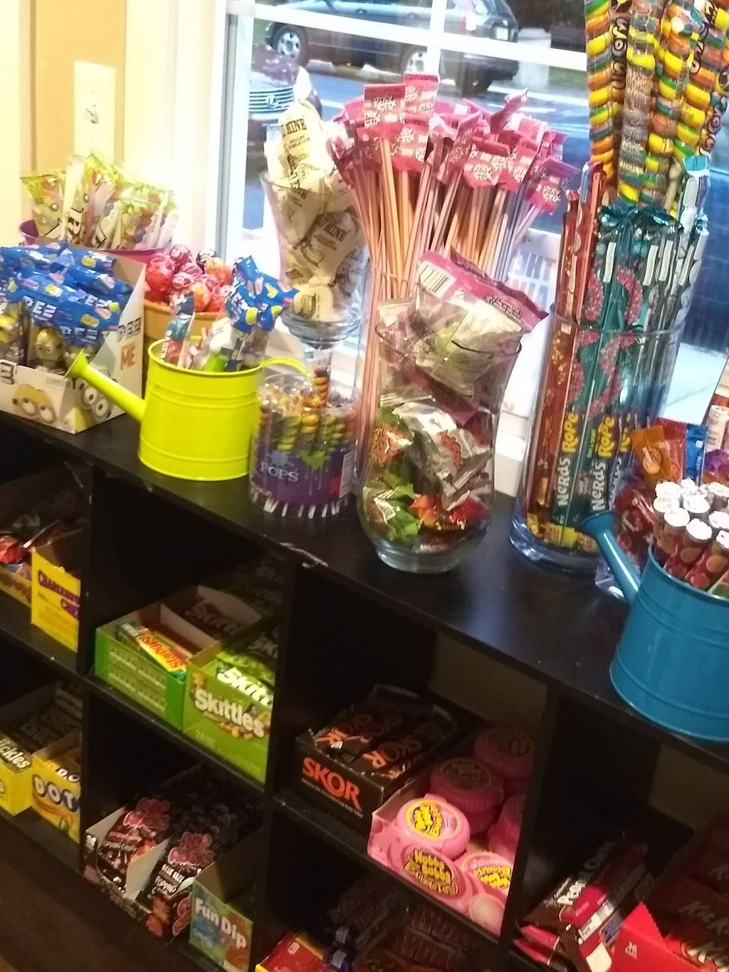 Village Creamery & Sweetshop | cafe | 32 Broadway, Valhalla, NY 10595, USA | 9144211300 OR +1 914-421-1300