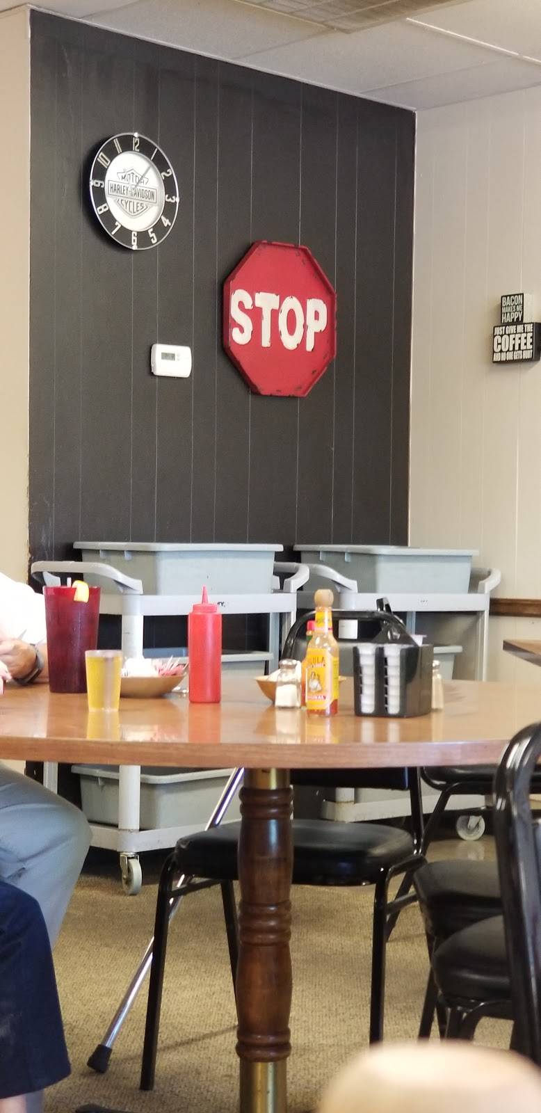 Cooks Cafe | cafe | 1300 N 66th St, Lincoln, NE 68505, USA | 4024661771 OR +1 402-466-1771