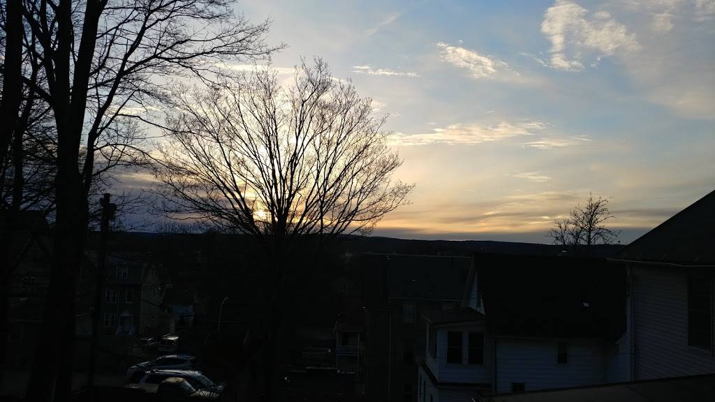 Grill On The Hill | restaurant | 1929 Skyline Dr, Worcester, MA 01605, USA | 5088541704 OR +1 508-854-1704