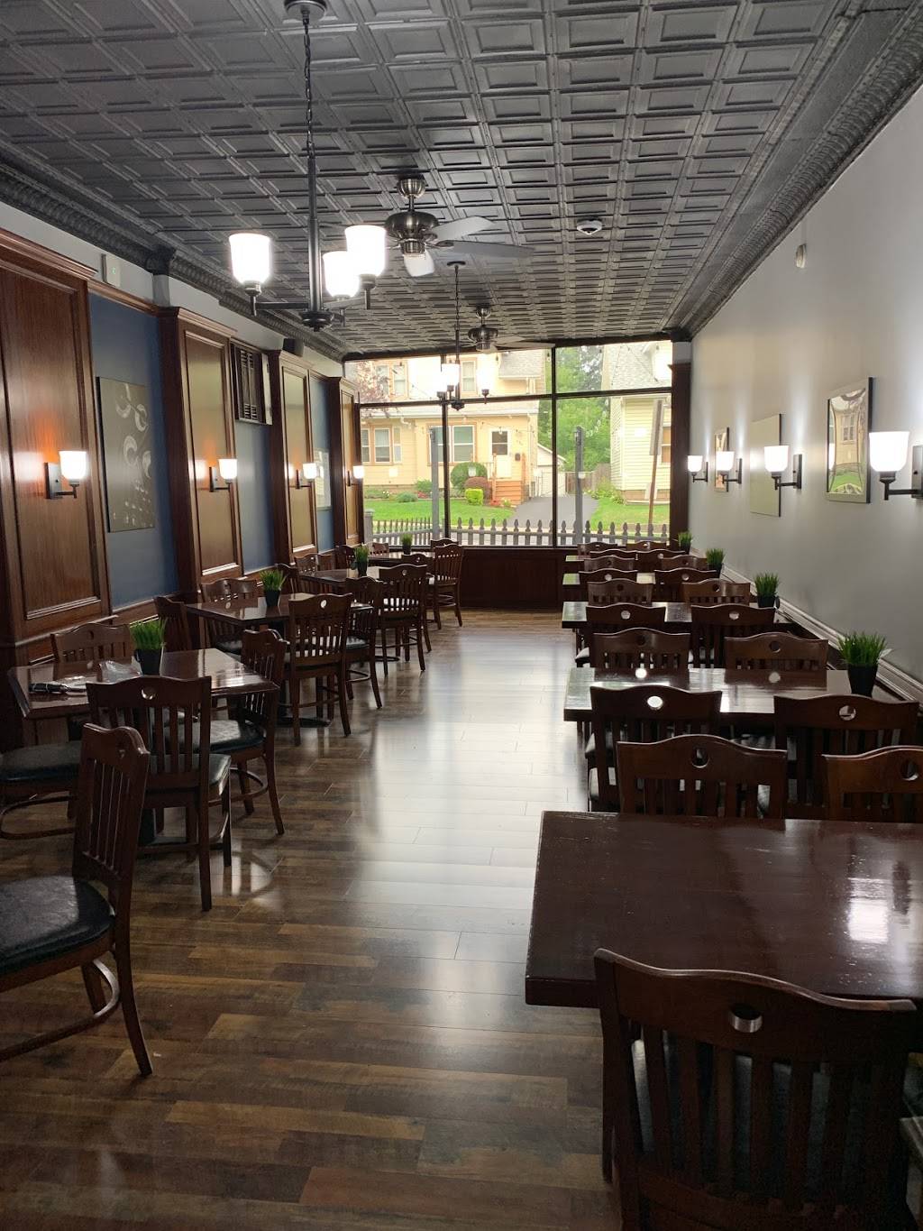 Lucca Kitchen & Cocktails | restaurant | 425 Merchants Rd, Rochester, NY 14609, USA | 5854480061 OR +1 585-448-0061