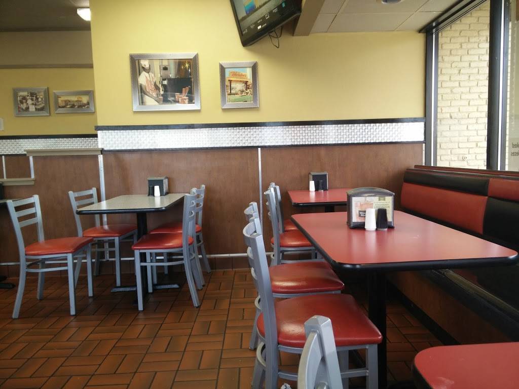 Hardees | restaurant | 605 Flindt Dr, Storm Lake, IA 50588, USA | 7127324015 OR +1 712-732-4015