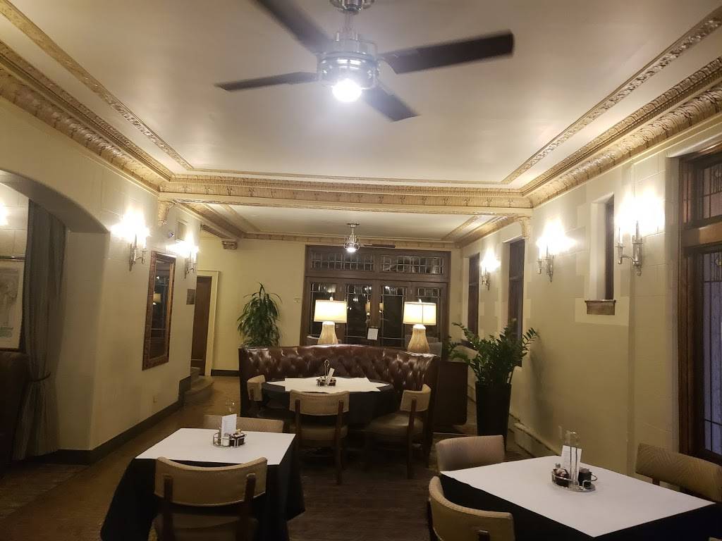 Café At The Plaza | cafe | 1007 N Cass St, Milwaukee, WI 53202, USA | 4142762101 OR +1 414-276-2101