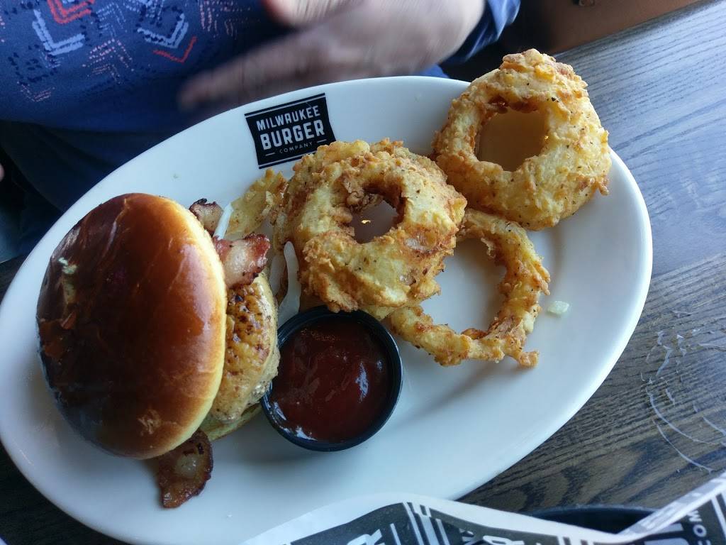 Milwaukee Burger Company | restaurant | 9901 77th St, Pleasant Prairie, WI 53158, USA | 2624557720 OR +1 262-455-7720