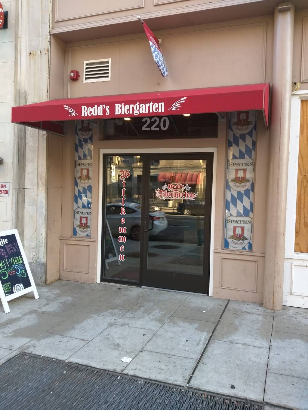 Redds Biergarten | restaurant | 220 Market Street, 37 Edison Pl, Newark, NJ 07102, USA | 9738776600 OR +1 973-877-6600