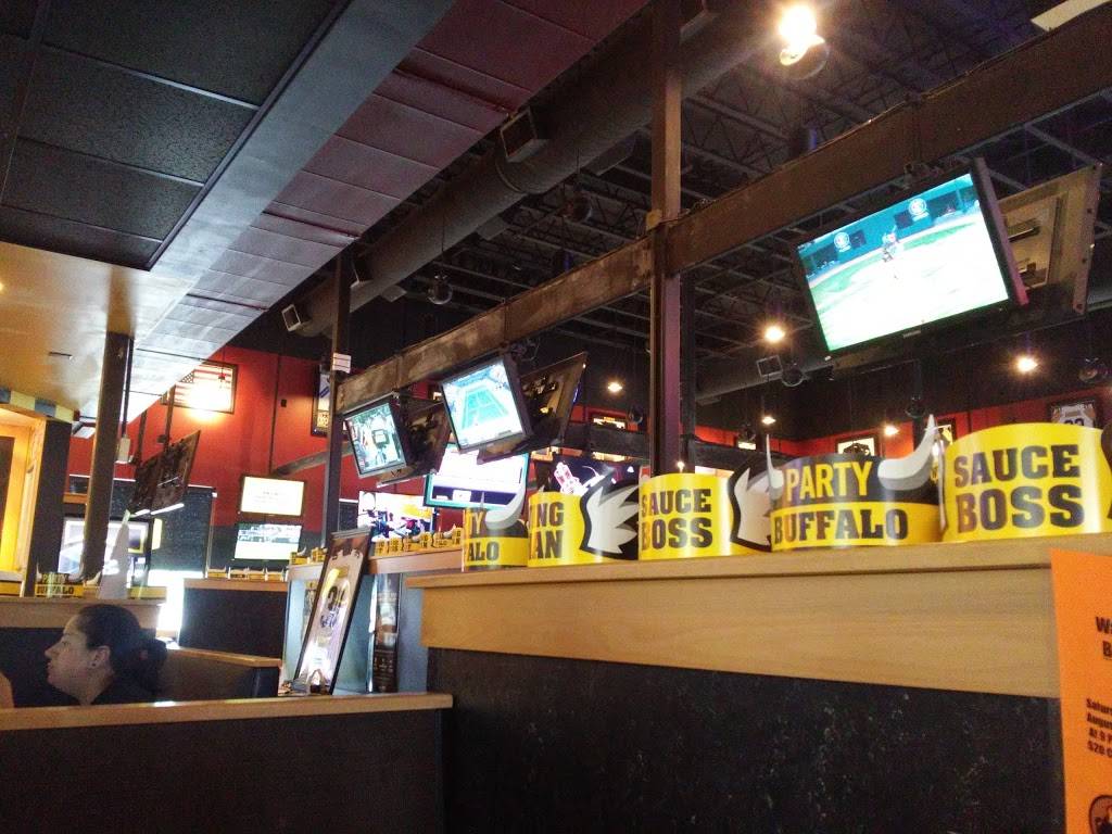 Buffalo Wild Wings | meal takeaway | 9996 Mountain View Dr, West Mifflin, PA 15122, USA | 4126533460 OR +1 412-653-3460