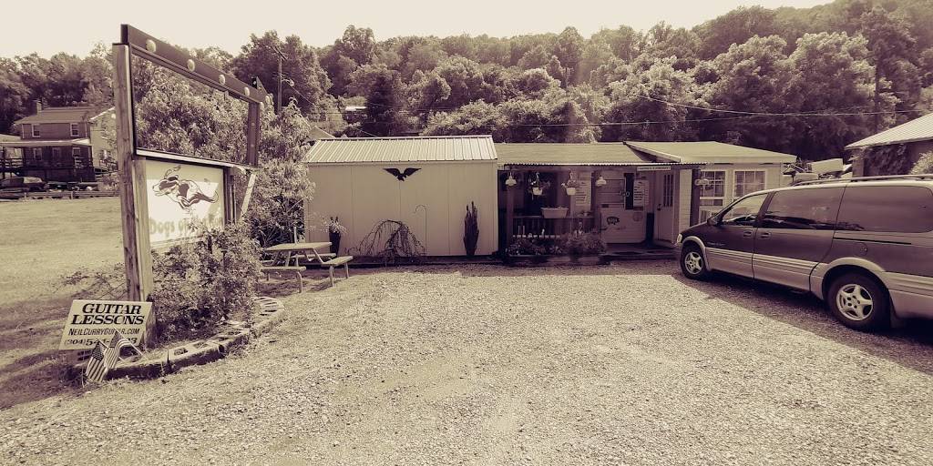 Dogs on the Run | restaurant | 60 Old Town Rd, Handley, WV 25102, USA | 6812218000 OR +1 681-221-8000