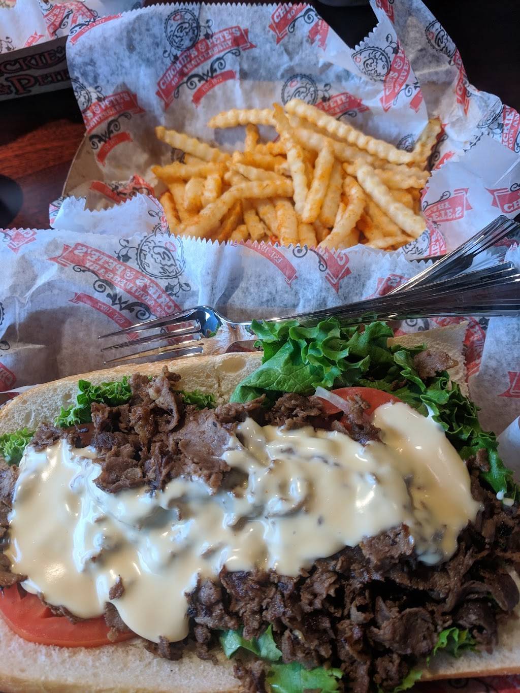 Chickies & Petes | restaurant | 8000 Essington Ave, Philadelphia, PA 19153, USA | 2154921329 OR +1 215-492-1329