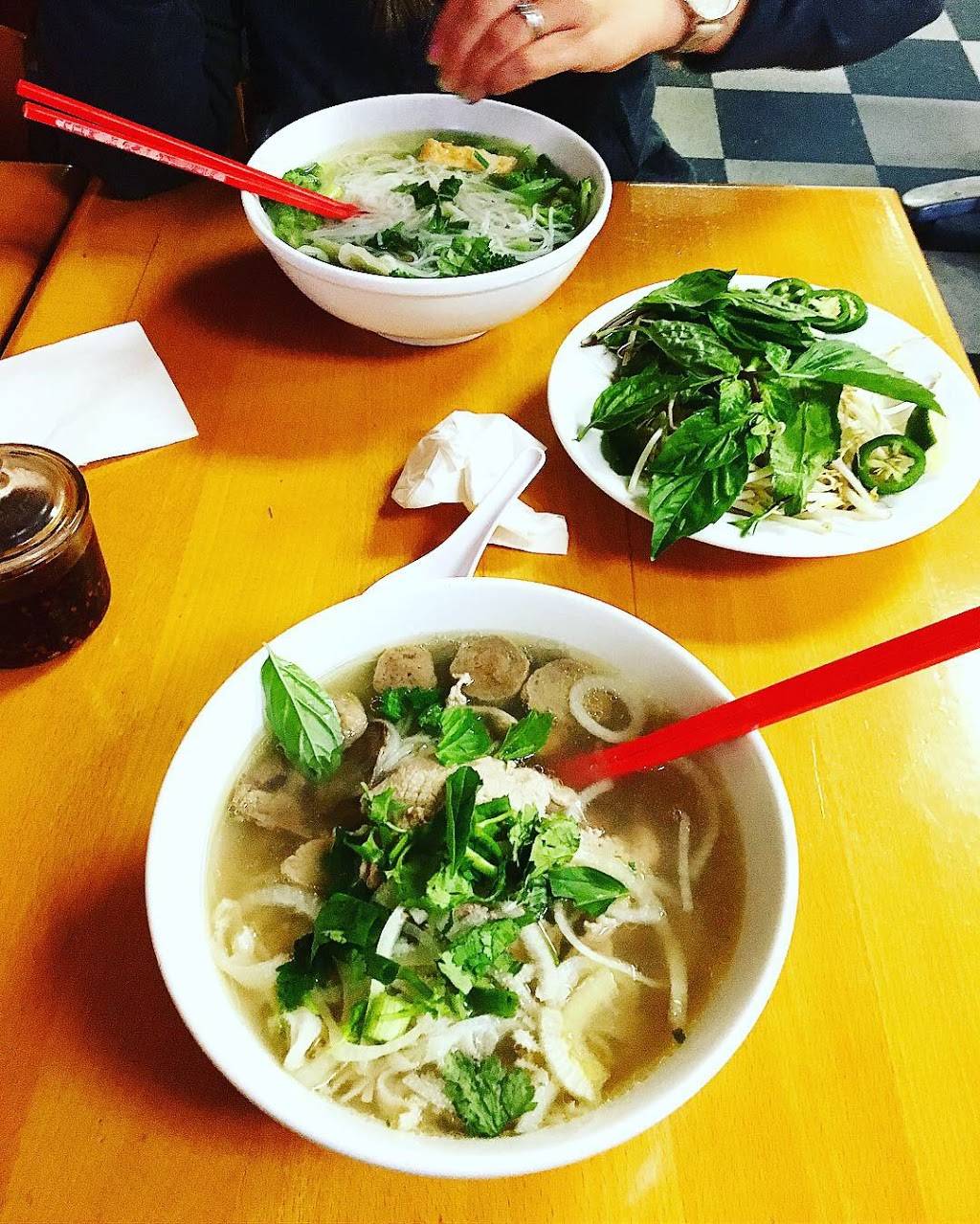 Pho Hong Thom | restaurant | 48 Wood Ave, Bridgeport, CT 06605, USA | 2036901533 OR +1 203-690-1533