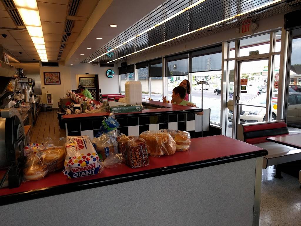 Courtesy Diner | restaurant | 1121 Hampton Ave, St. Louis, MO 63139, USA | 3146442600 OR +1 314-644-2600